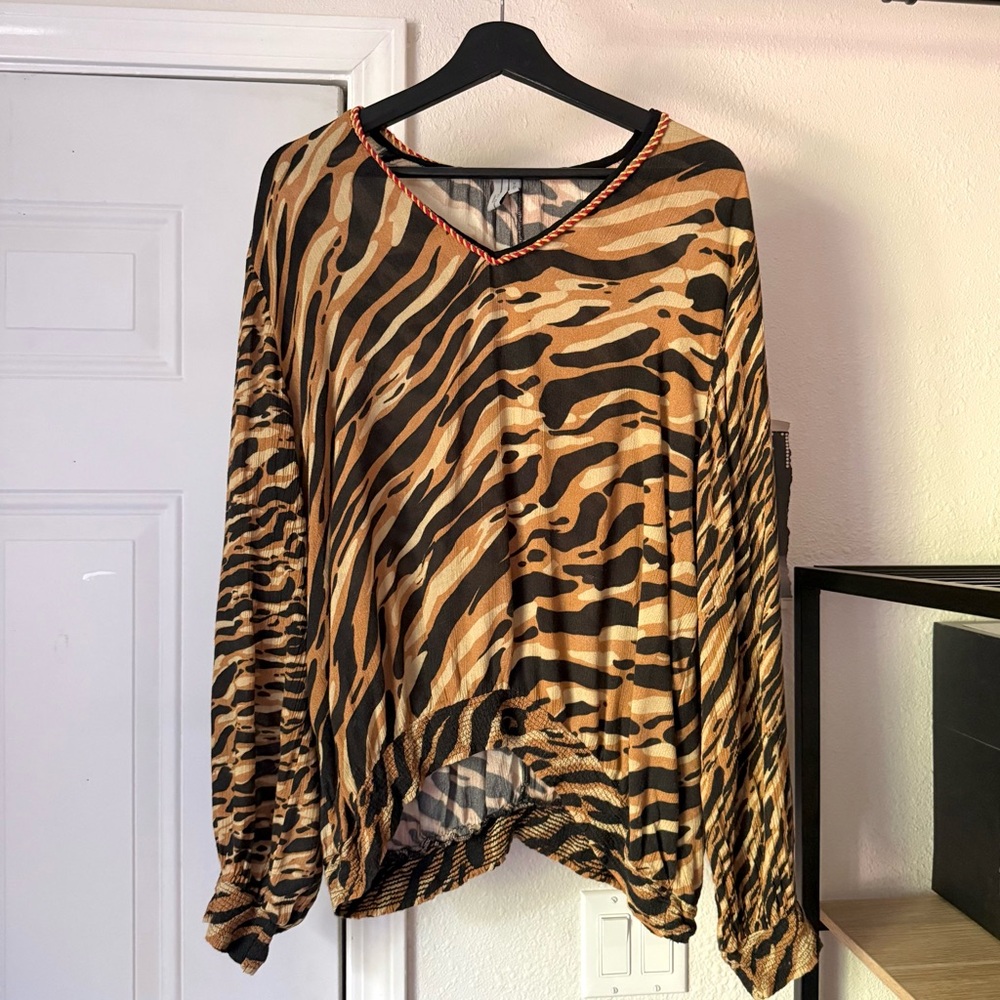 BLANK LONDON gold tan black tiger animal stripe long sleeve v-neck‎ blouse top